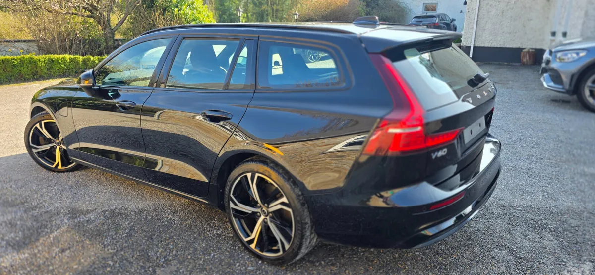 Volvo V60 Estate, Petrol Plug-in Hybrid, 2022, Black