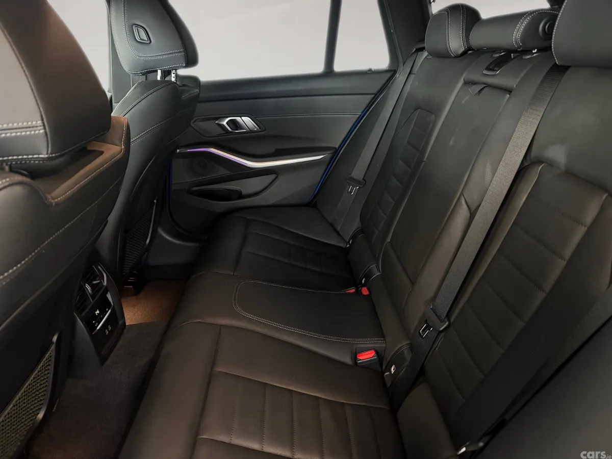 BMW 3-Series Estate, Diesel, 2021, Blue