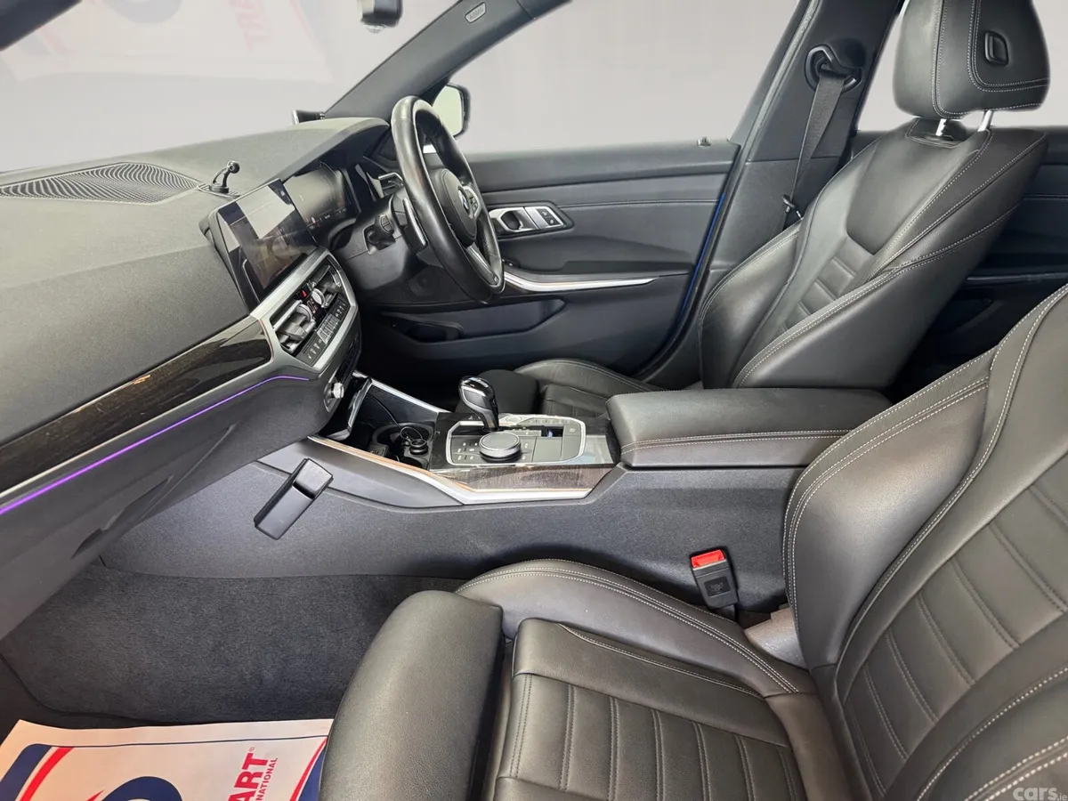 BMW 3-Series Estate, Diesel, 2021, Blue