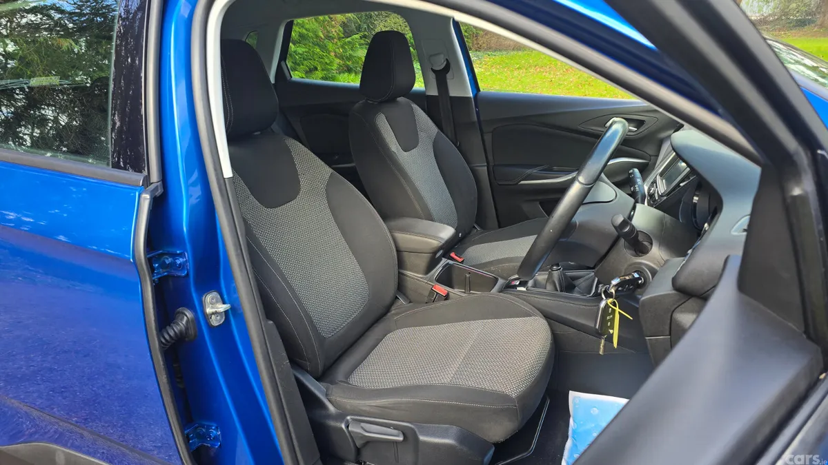 Opel Grandland X SUV, Diesel, 2019, Blue