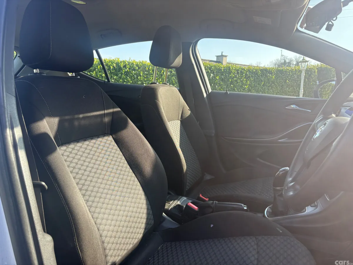 Vauxhall Astra Hatchback, Petrol, 2016, White