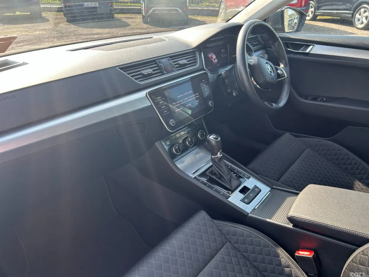 Skoda Superb Hatchback, Diesel, 2022, Grey