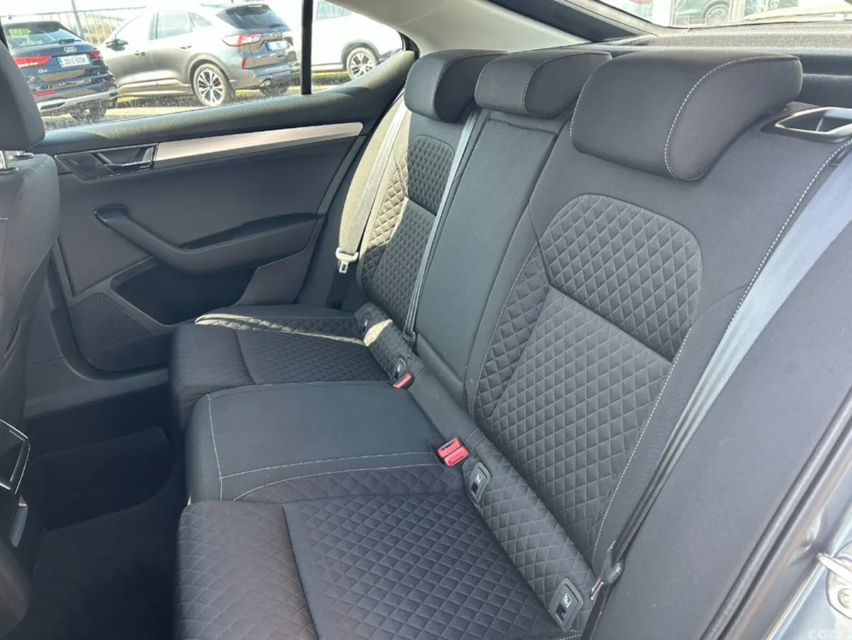 Skoda Superb Hatchback, Diesel, 2022, Grey