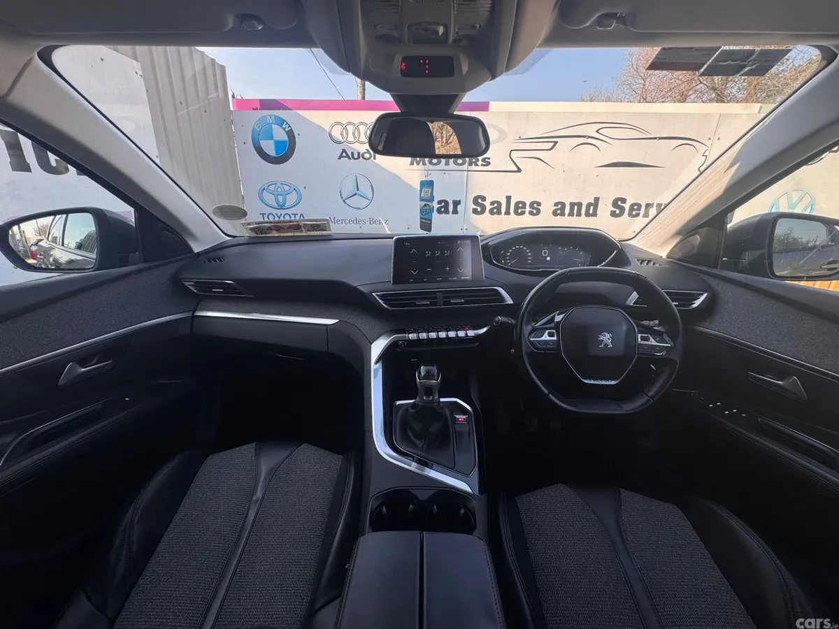 Peugeot 3008 MPV, Petrol, 2018, Grey
