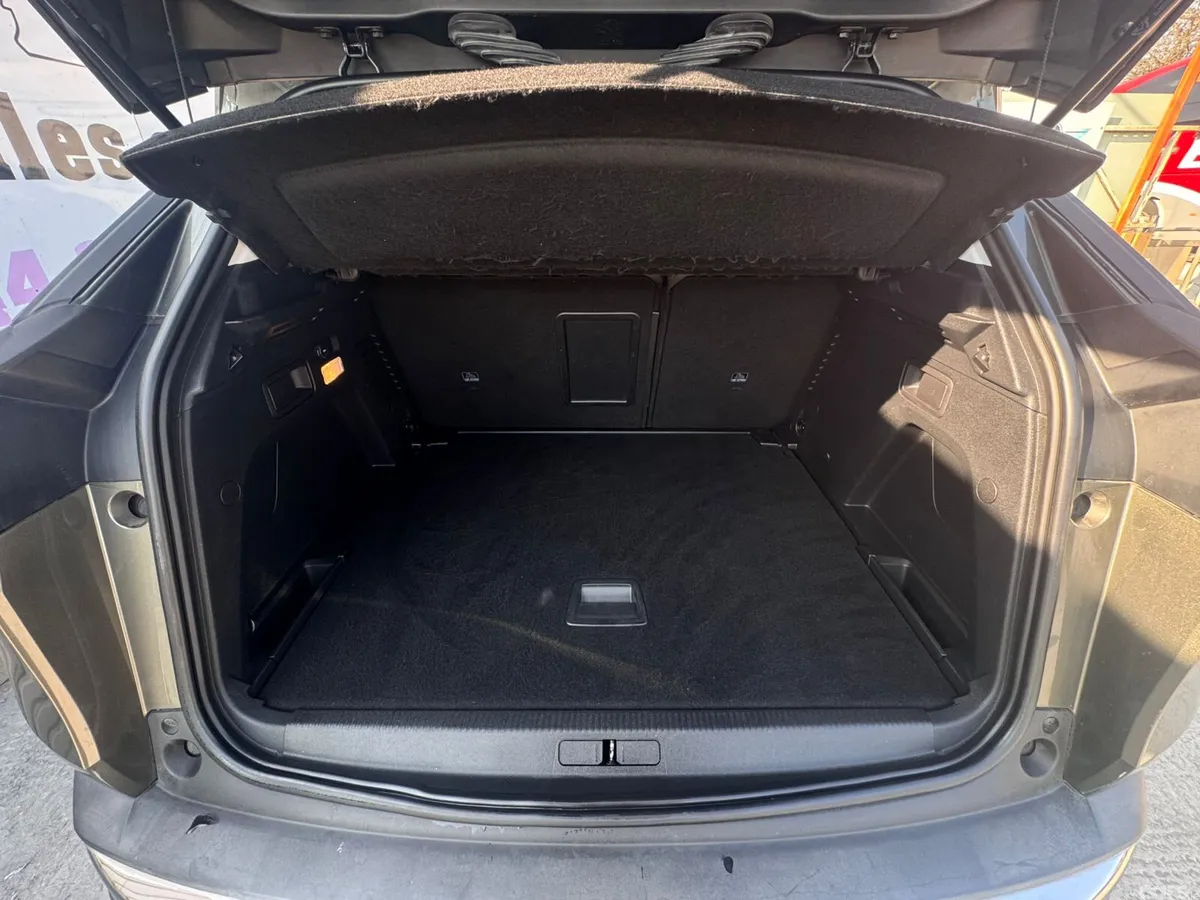Peugeot 3008 MPV, Petrol, 2018, Grey