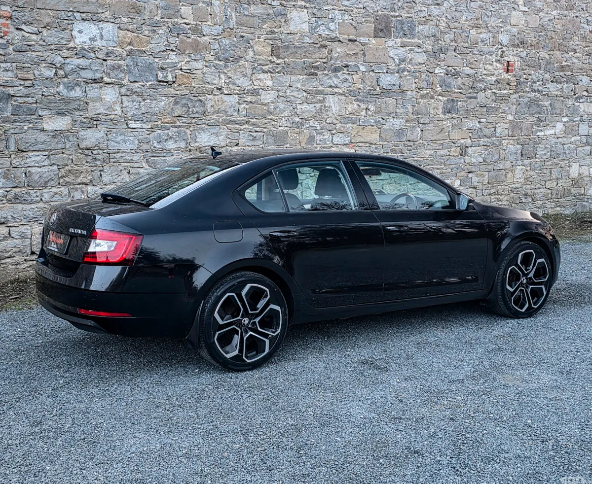 Skoda Octavia Saloon, Diesel, 2020, Black