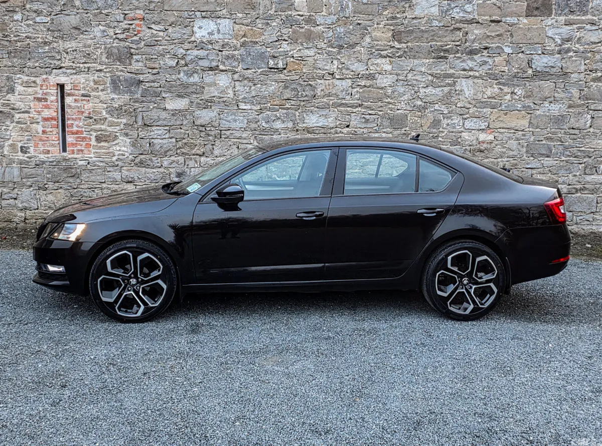 Skoda Octavia Saloon, Diesel, 2020, Black