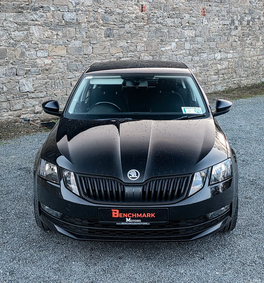 Skoda Octavia Saloon, Diesel, 2020, Black