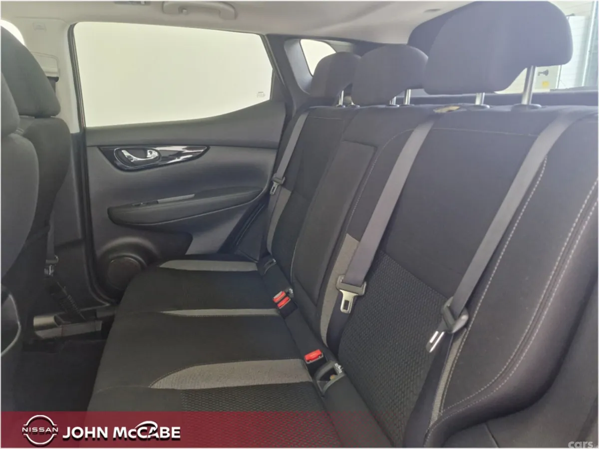 Nissan Qashqai MPV, Petrol, 2020, Red