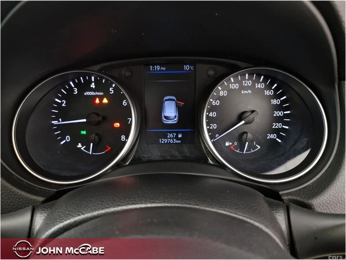 Nissan Qashqai MPV, Petrol, 2020, Red