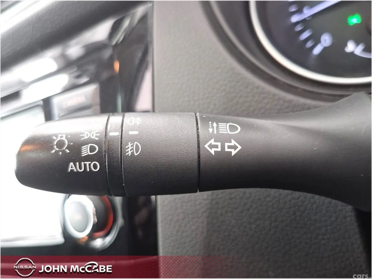 Nissan Qashqai MPV, Petrol, 2020, Red