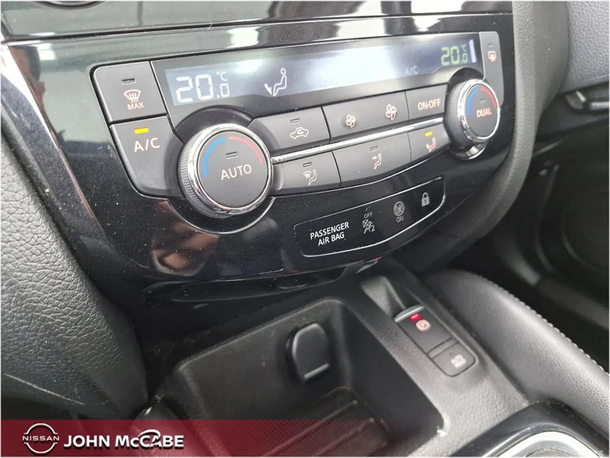 Nissan Qashqai MPV, Petrol, 2020, Red