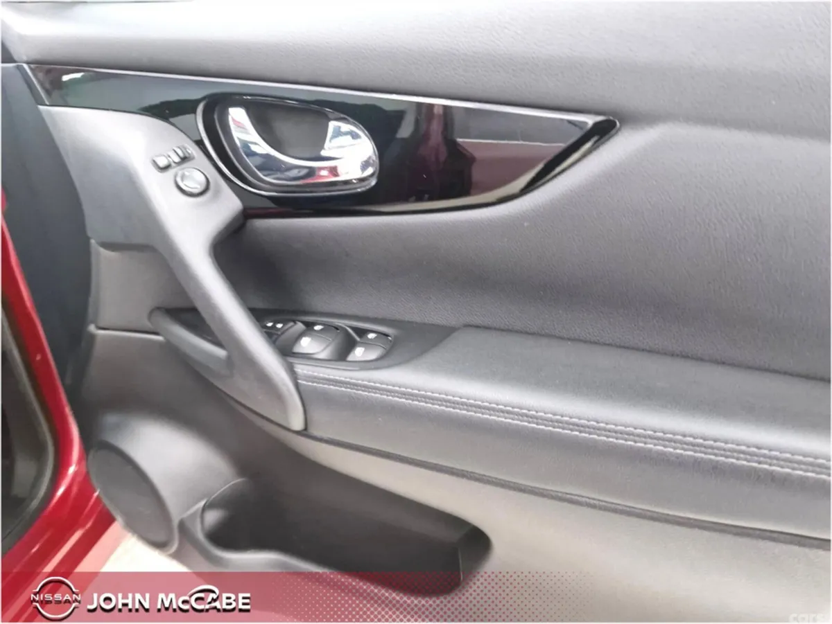 Nissan Qashqai MPV, Petrol, 2020, Red