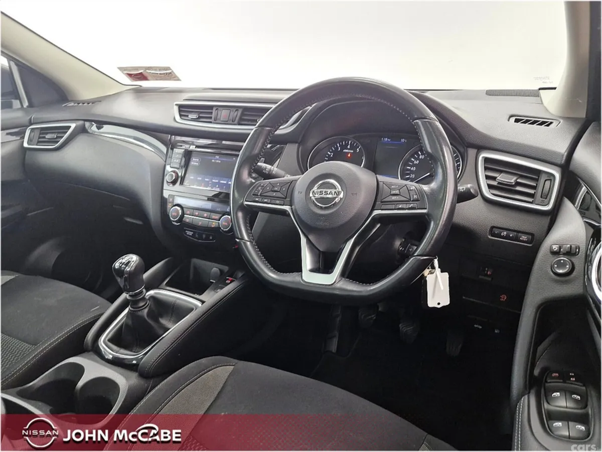 Nissan Qashqai MPV, Petrol, 2020, Red