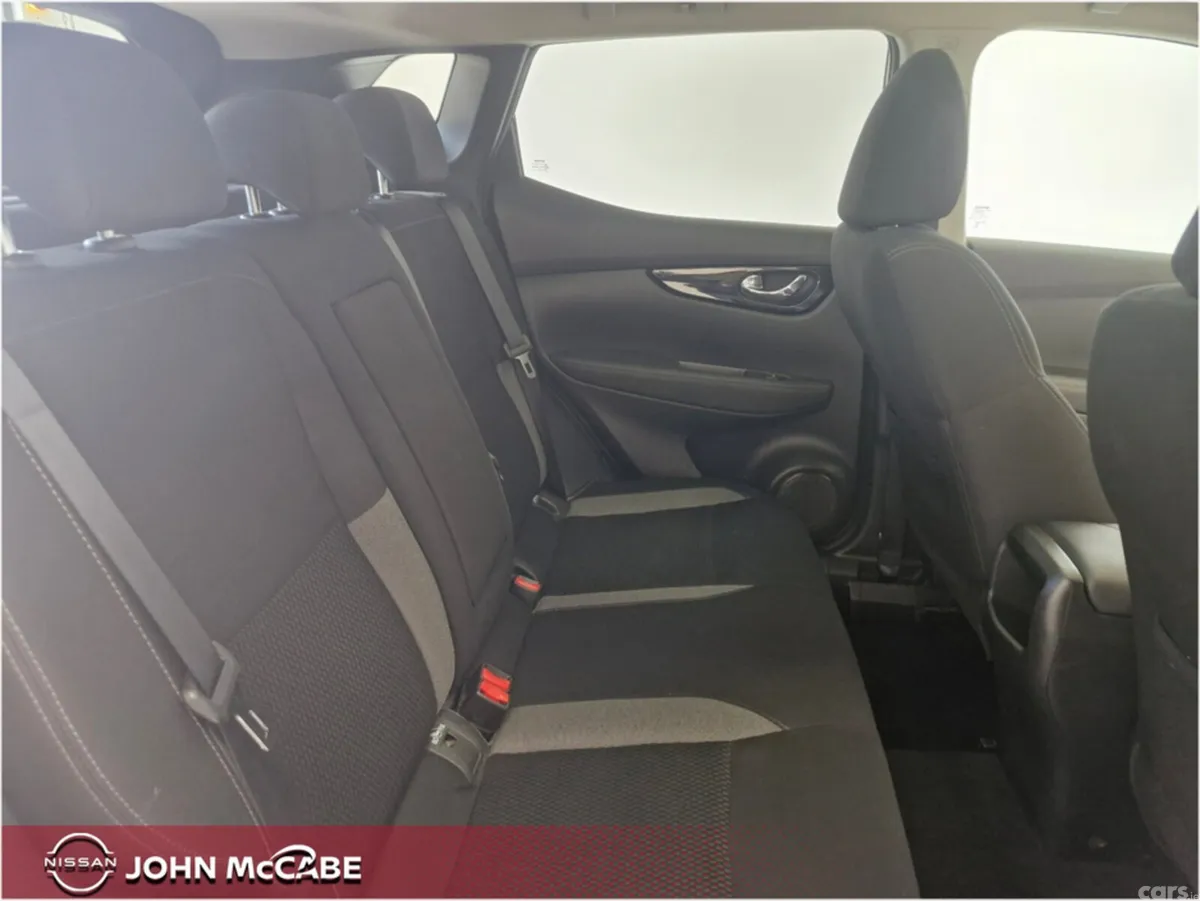 Nissan Qashqai MPV, Petrol, 2020, Red