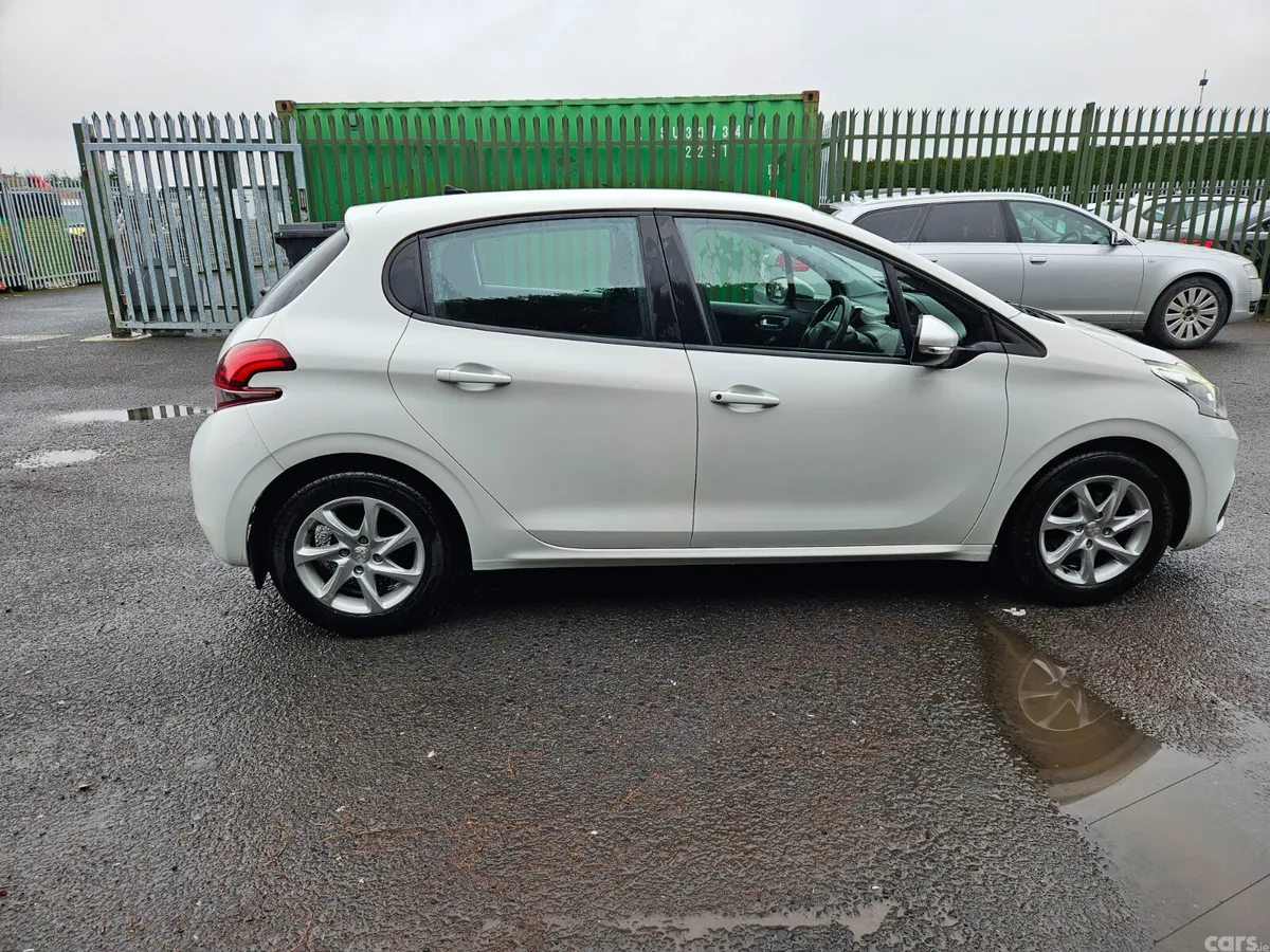 Peugeot 208 Hatchback, Petrol, 2019, White