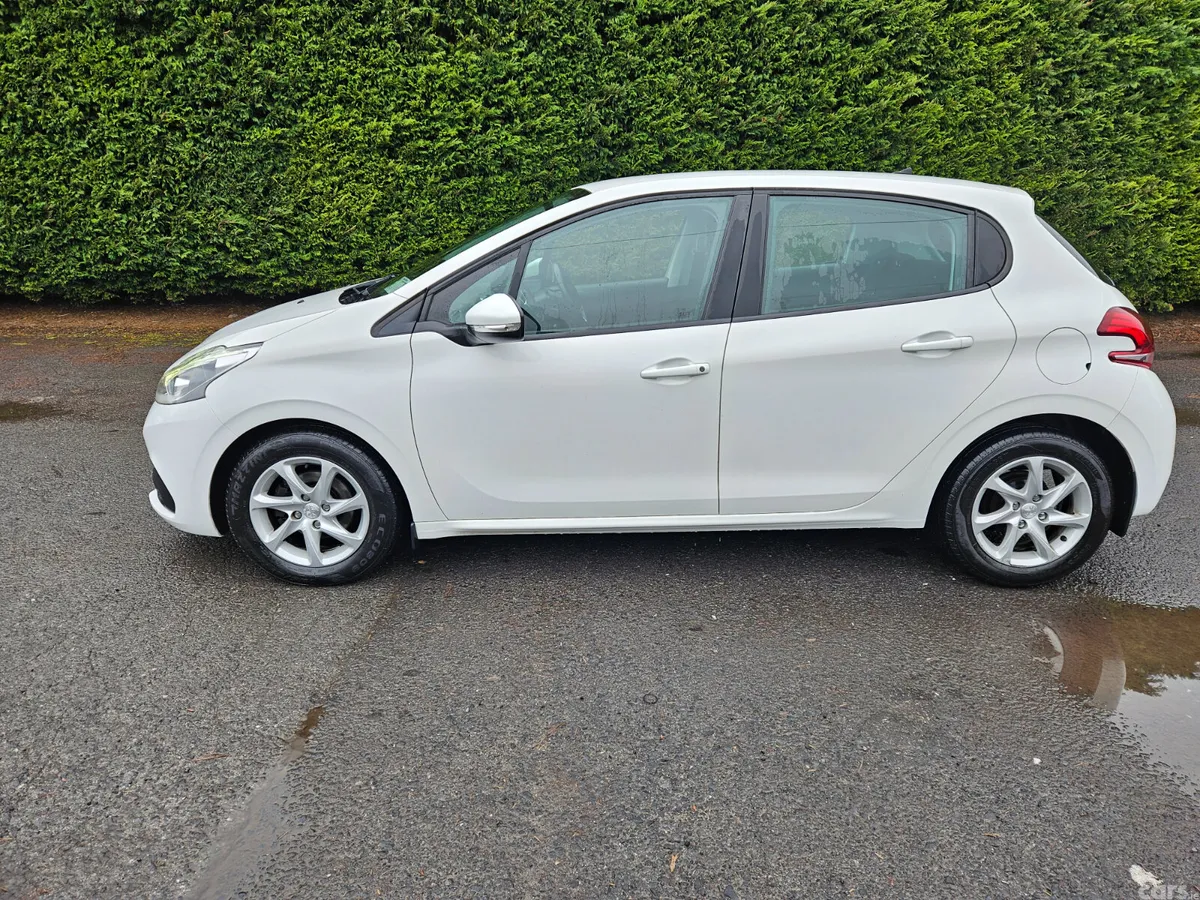 Peugeot 208 Hatchback, Petrol, 2019, White