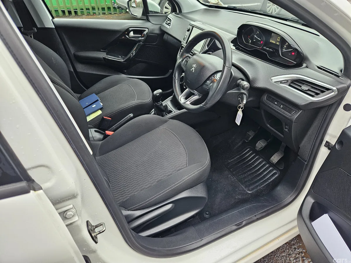 Peugeot 208 Hatchback, Petrol, 2019, White