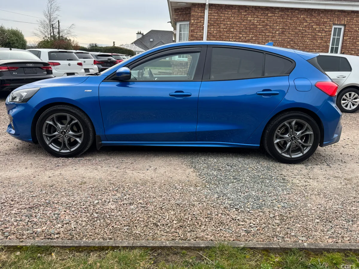 Ford Focus Hatchback, Diesel, 2020, Blue