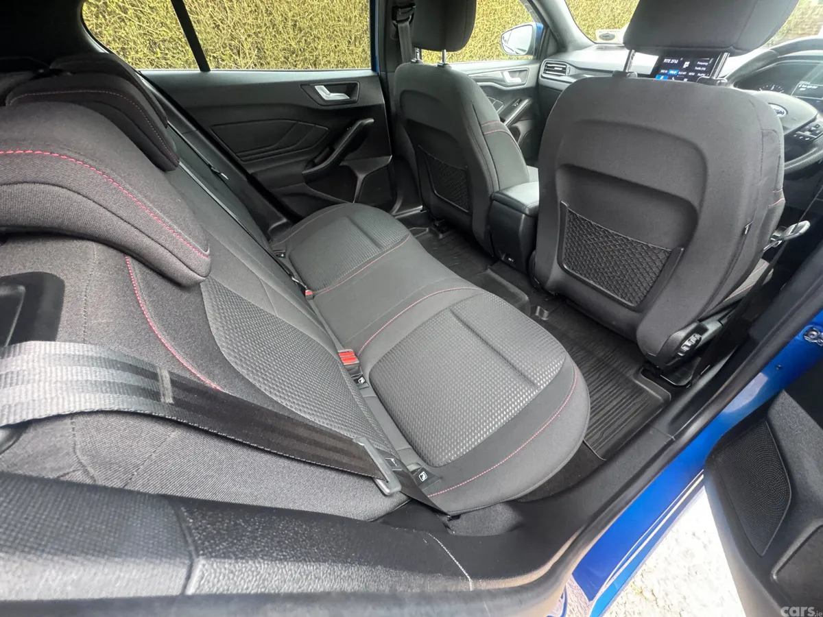 Ford Focus Hatchback, Diesel, 2020, Blue