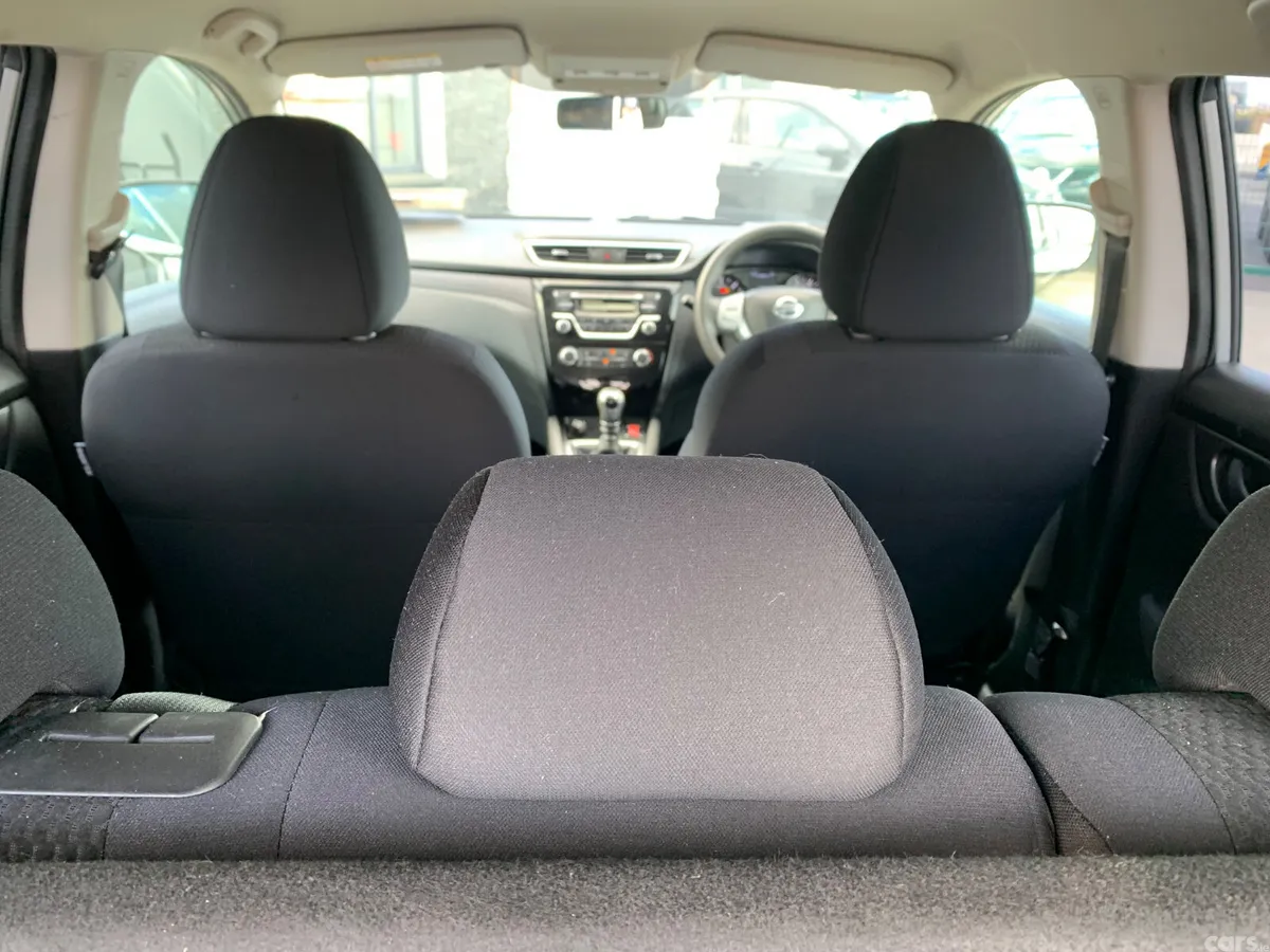 Nissan Qashqai Hatchback, Diesel, 2016, Silver