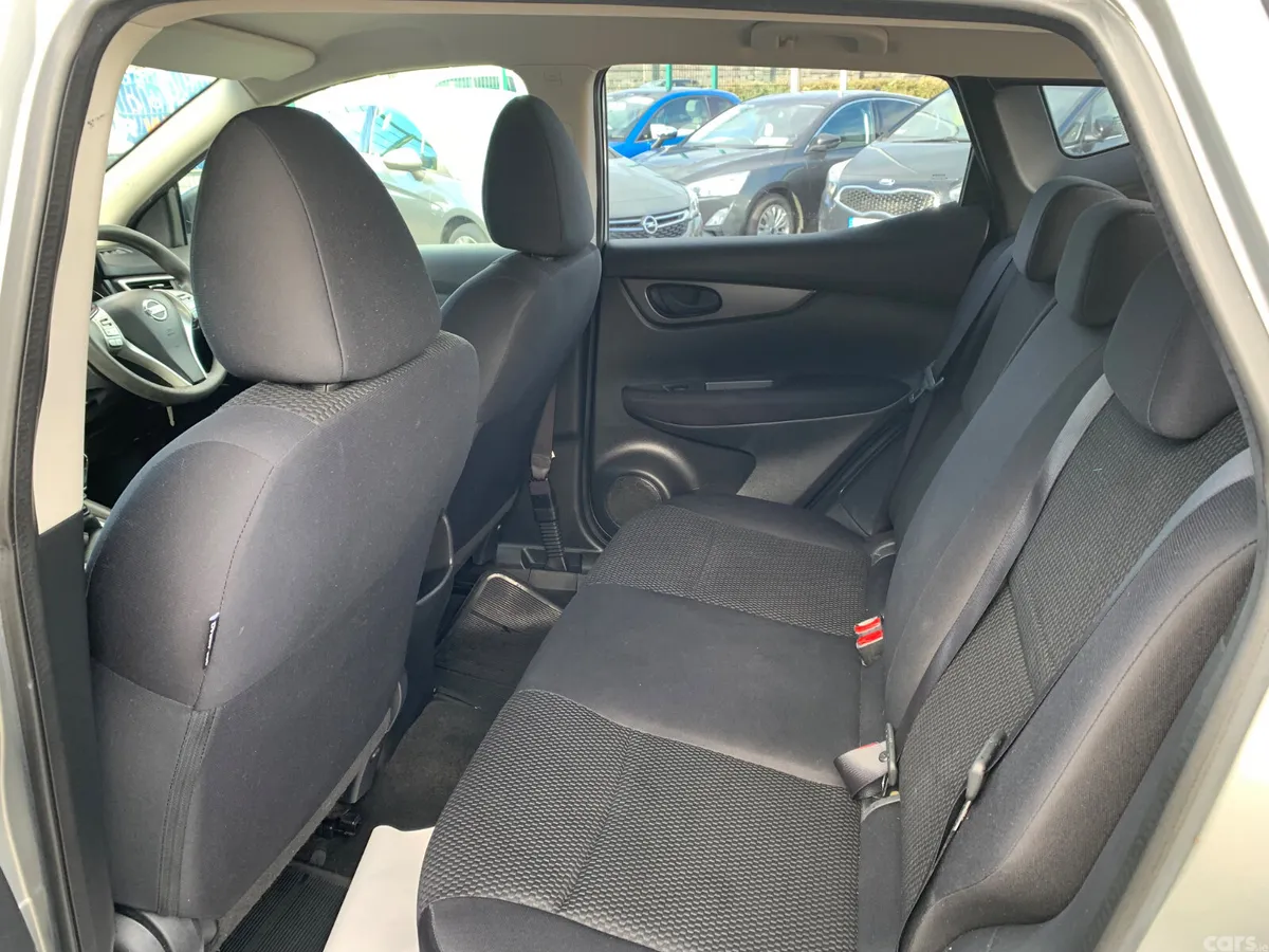 Nissan Qashqai Hatchback, Diesel, 2016, Silver