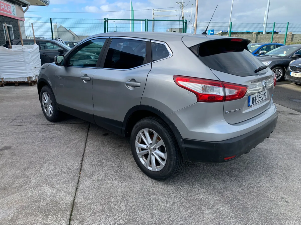 Nissan Qashqai Hatchback, Diesel, 2016, Silver