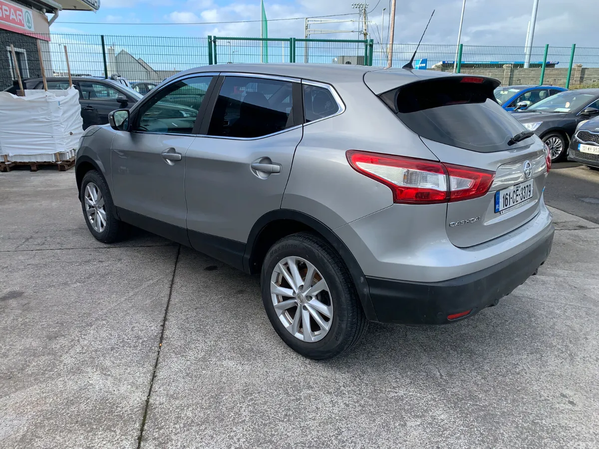Nissan Qashqai Hatchback, Diesel, 2016, Silver