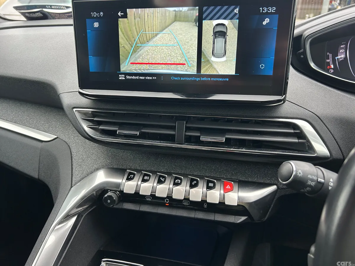 Peugeot 3008 MPV, Diesel, 2023, Red