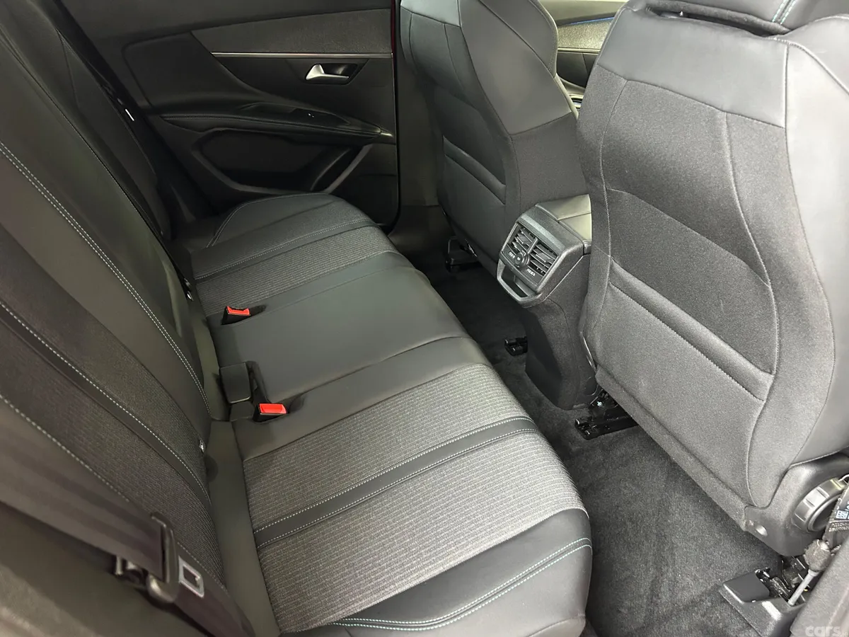 Peugeot 3008 MPV, Diesel, 2023, Red