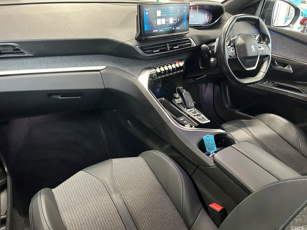 Peugeot 3008 MPV, Diesel, 2023, Red
