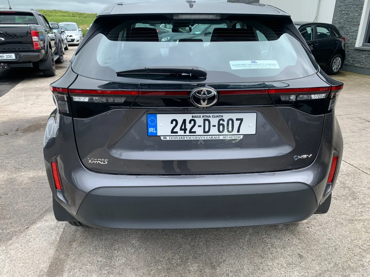 Toyota Yaris Cross Hatchback, Petrol Hybrid, 2024, Grey