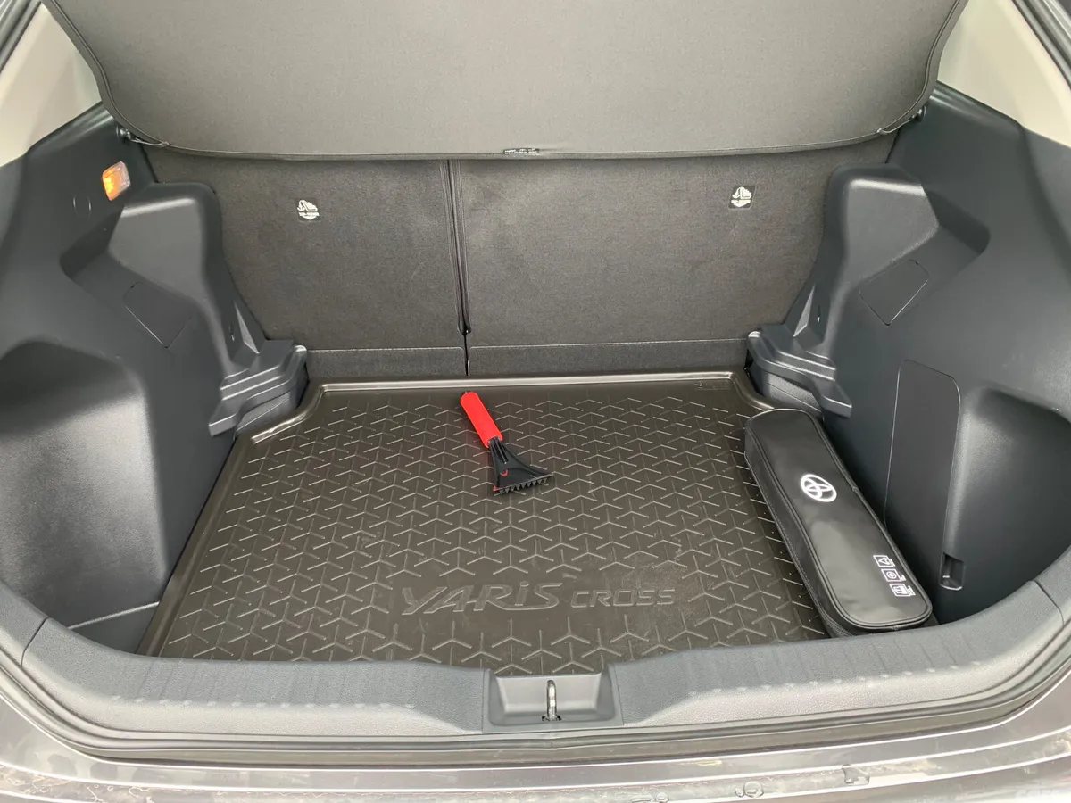 Toyota Yaris Cross Hatchback, Petrol Hybrid, 2024, Grey
