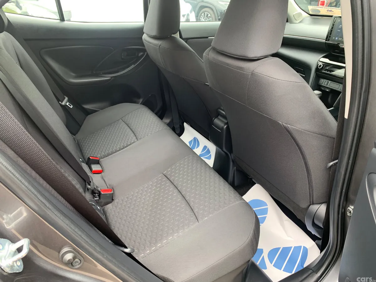 Toyota Yaris Cross Hatchback, Petrol Hybrid, 2024, Grey