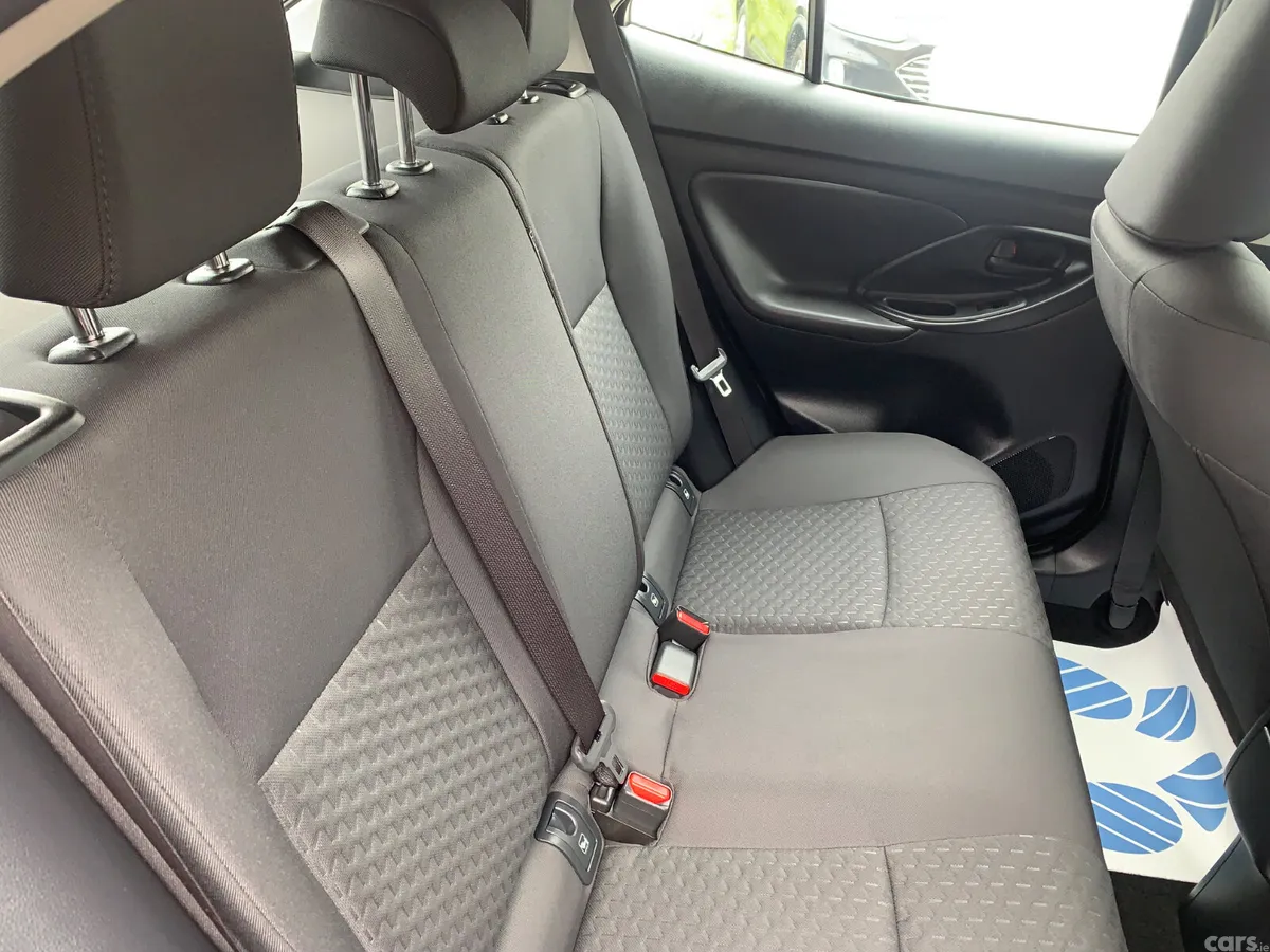 Toyota Yaris Cross Hatchback, Petrol Hybrid, 2024, Grey