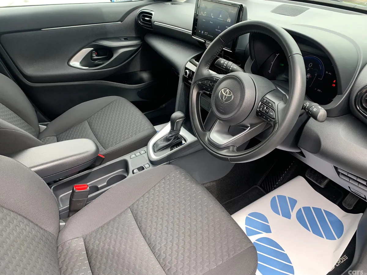 Toyota Yaris Cross Hatchback, Petrol Hybrid, 2024, Grey