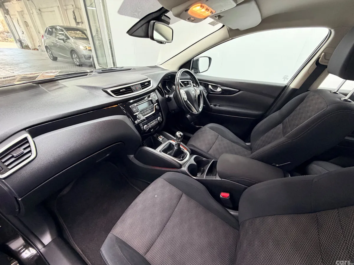 Nissan Qashqai Hatchback, Diesel, 2015, Black