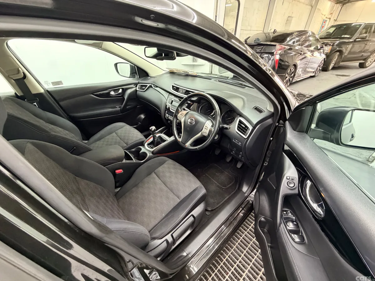 Nissan Qashqai Hatchback, Diesel, 2015, Black