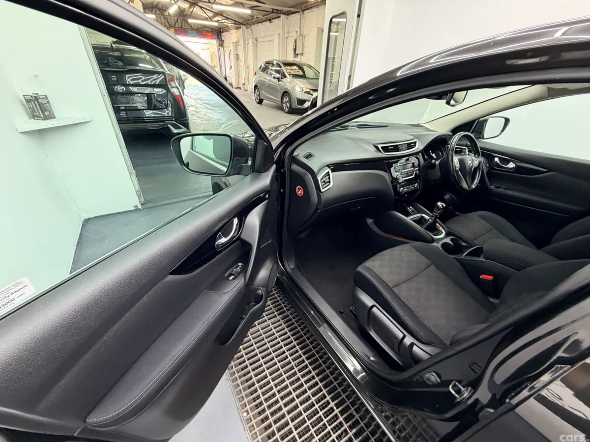 Nissan Qashqai Hatchback, Diesel, 2015, Black