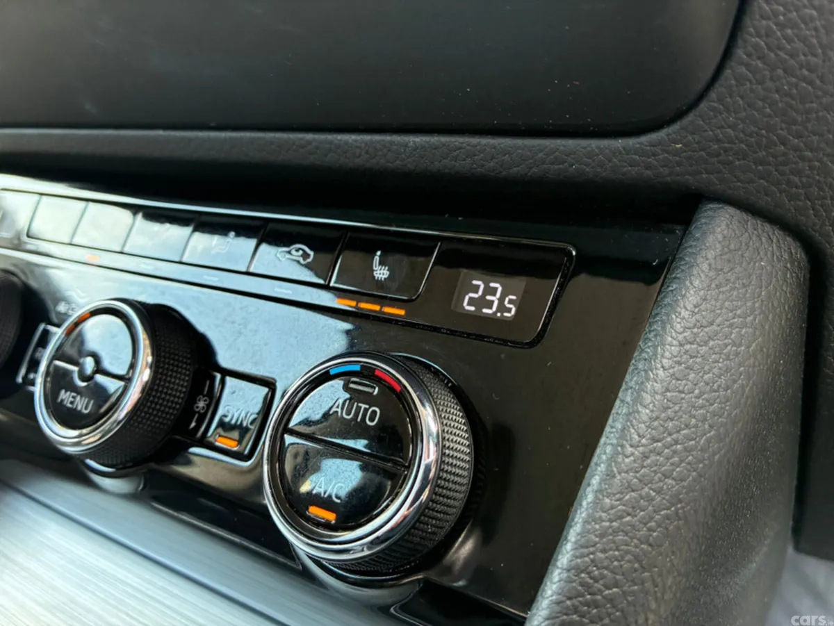 Skoda Superb Hatchback, Diesel, 2022, Black