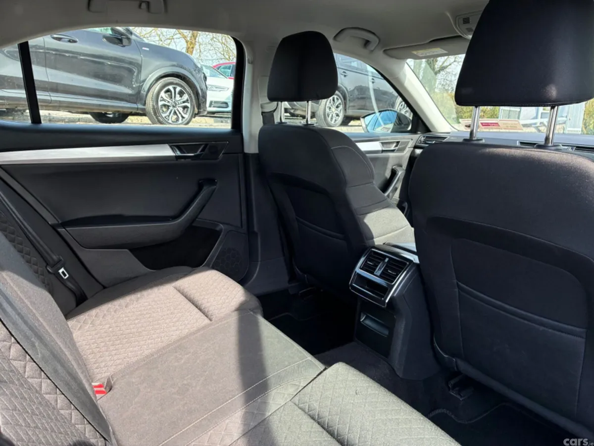 Skoda Superb Hatchback, Diesel, 2022, Black