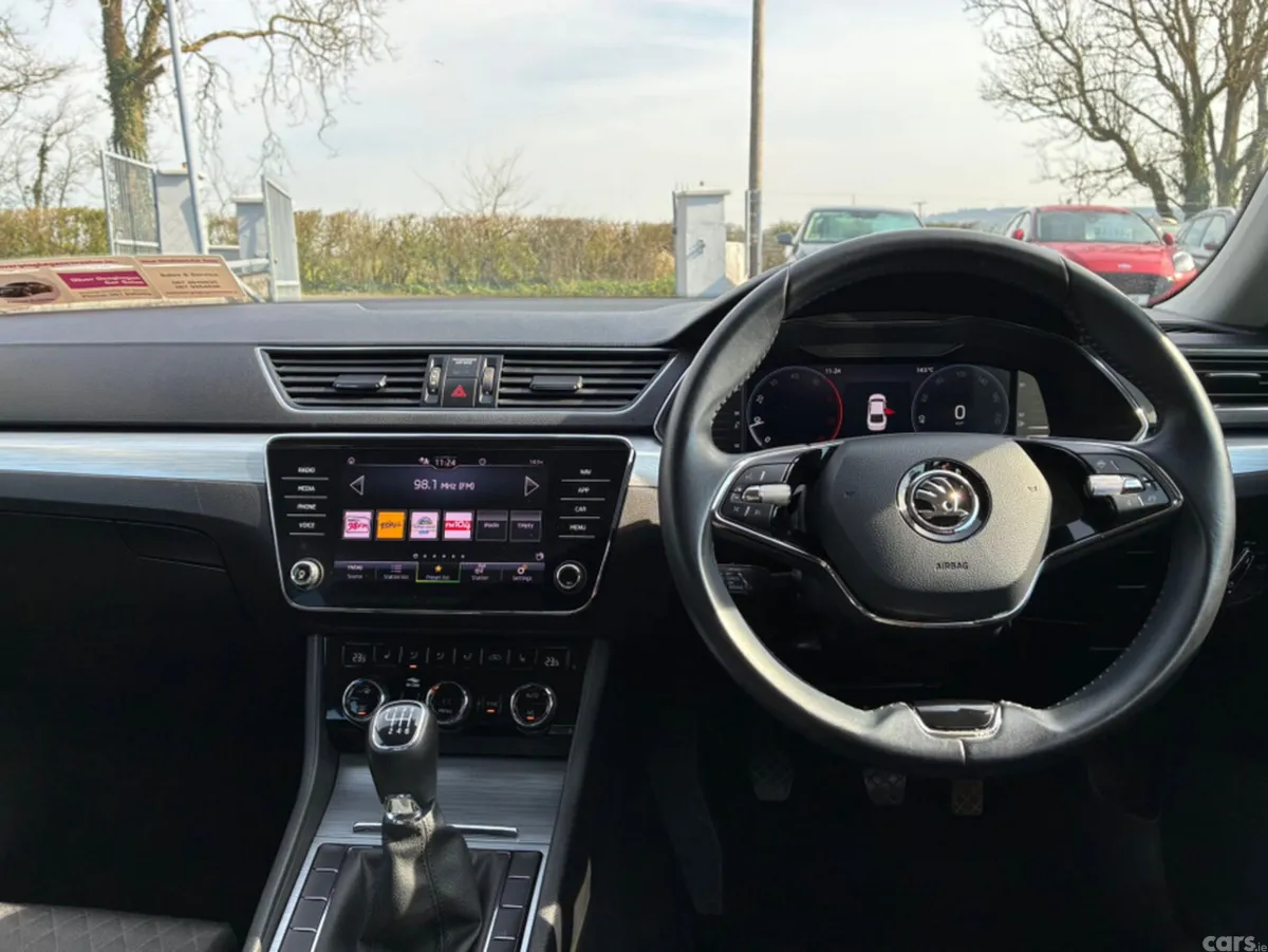 Skoda Superb Hatchback, Diesel, 2022, Black