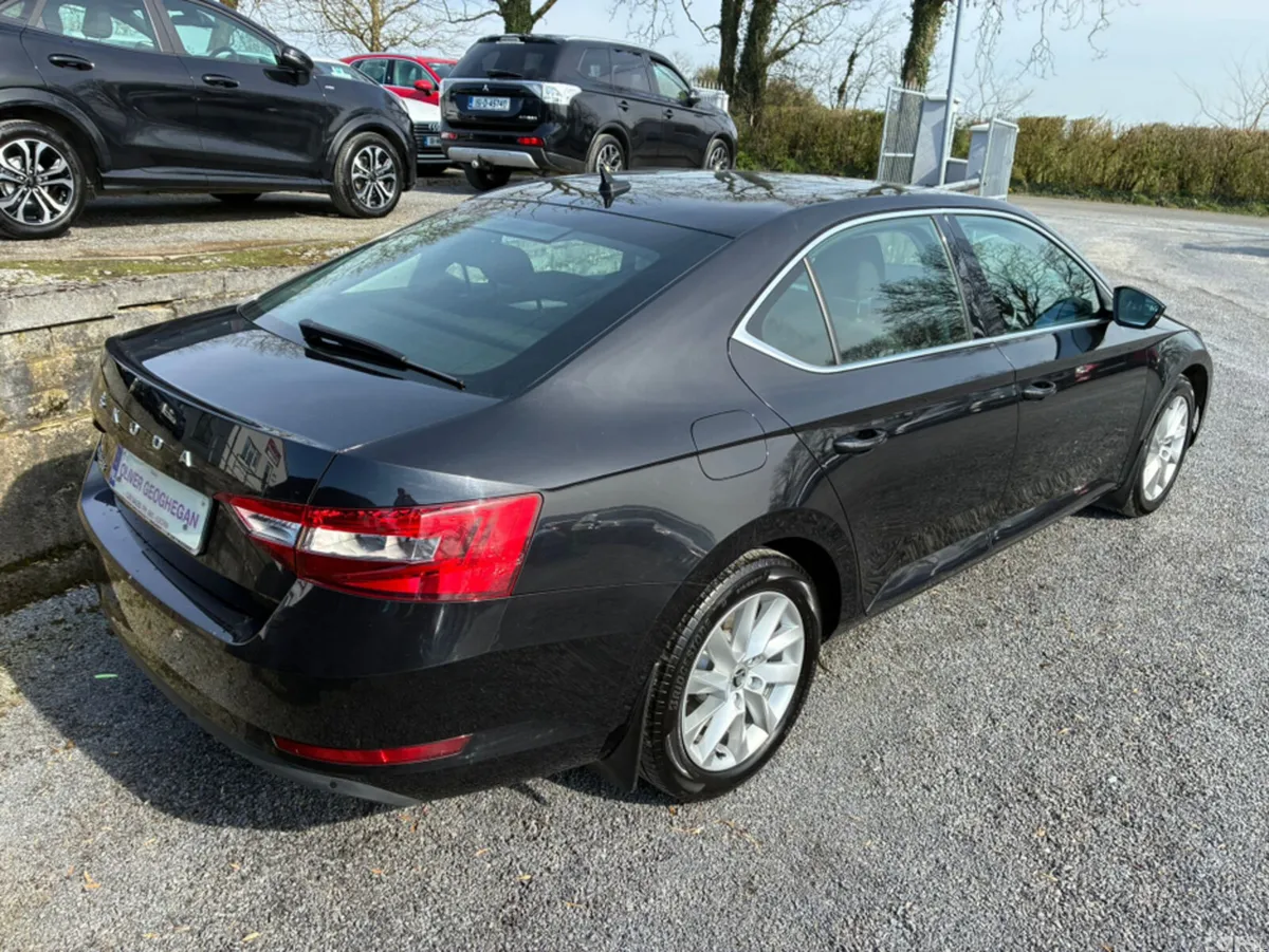 Skoda Superb Hatchback, Diesel, 2022, Black