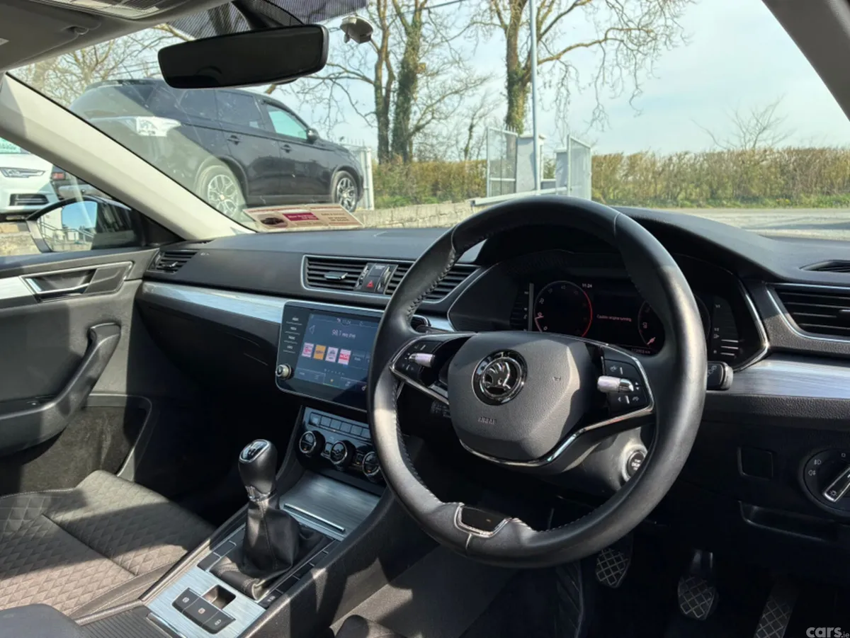 Skoda Superb Hatchback, Diesel, 2022, Black