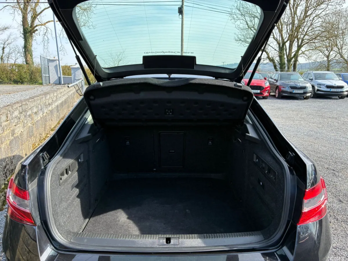 Skoda Superb Hatchback, Diesel, 2022, Black
