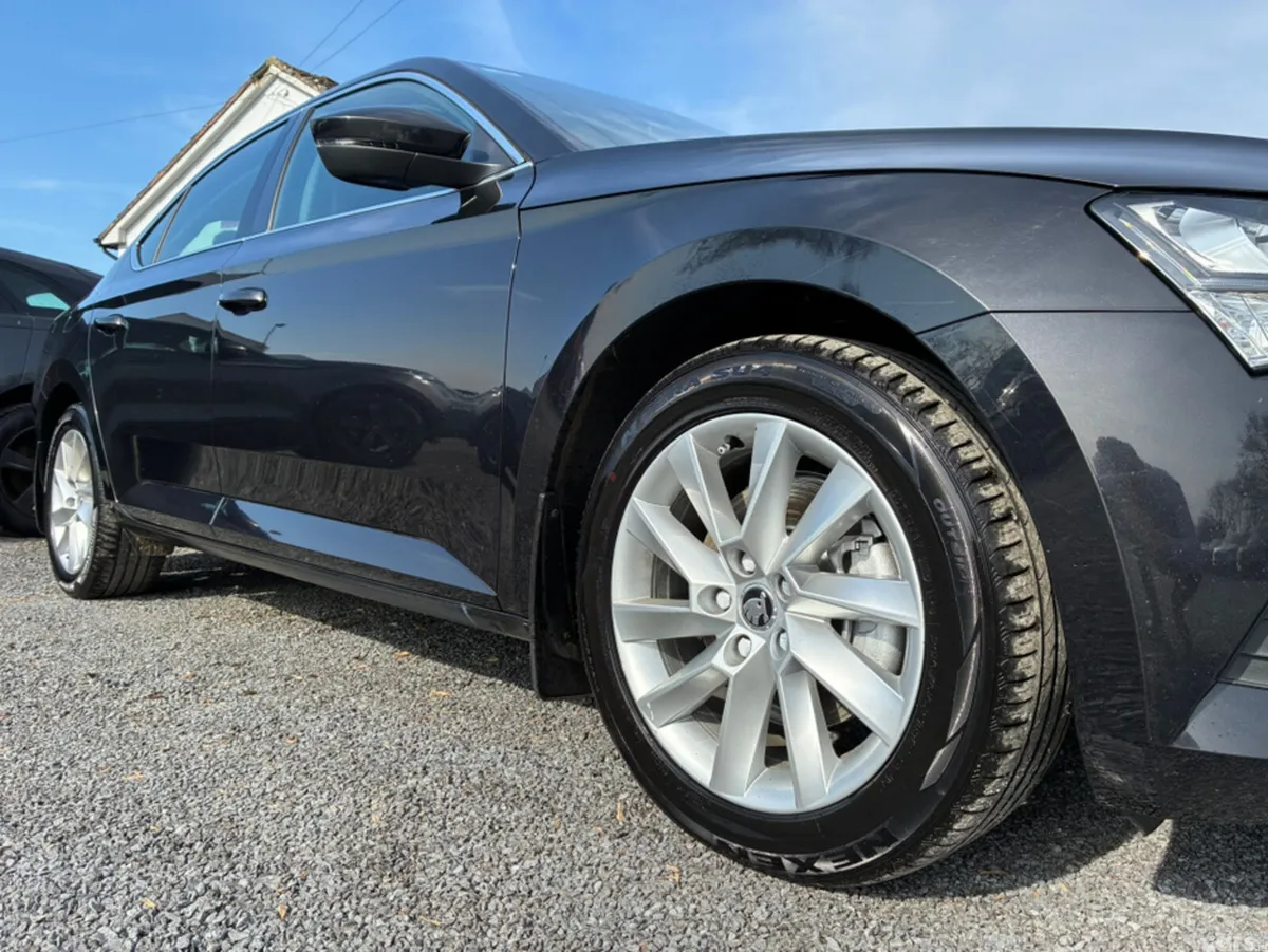 Skoda Superb Hatchback, Diesel, 2022, Black