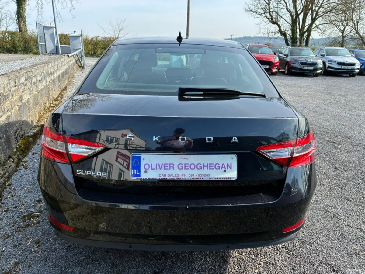 Skoda Superb Hatchback, Diesel, 2022, Black