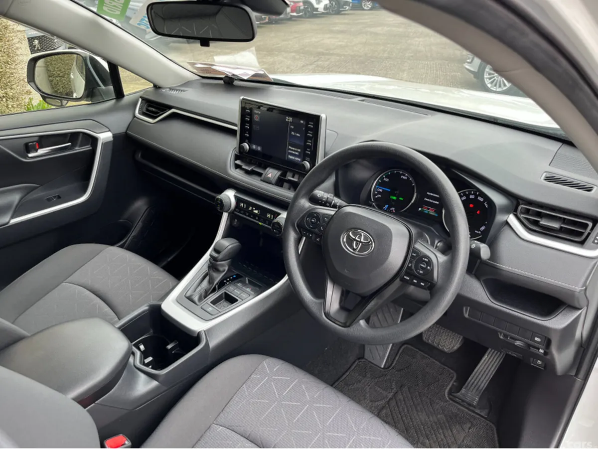Toyota RAV4 SUV, Petrol Hybrid, 2022, White
