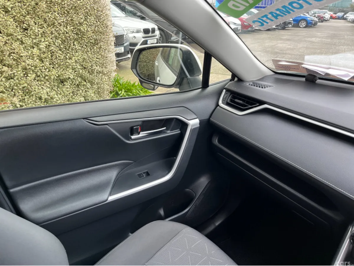 Toyota RAV4 SUV, Petrol Hybrid, 2022, White