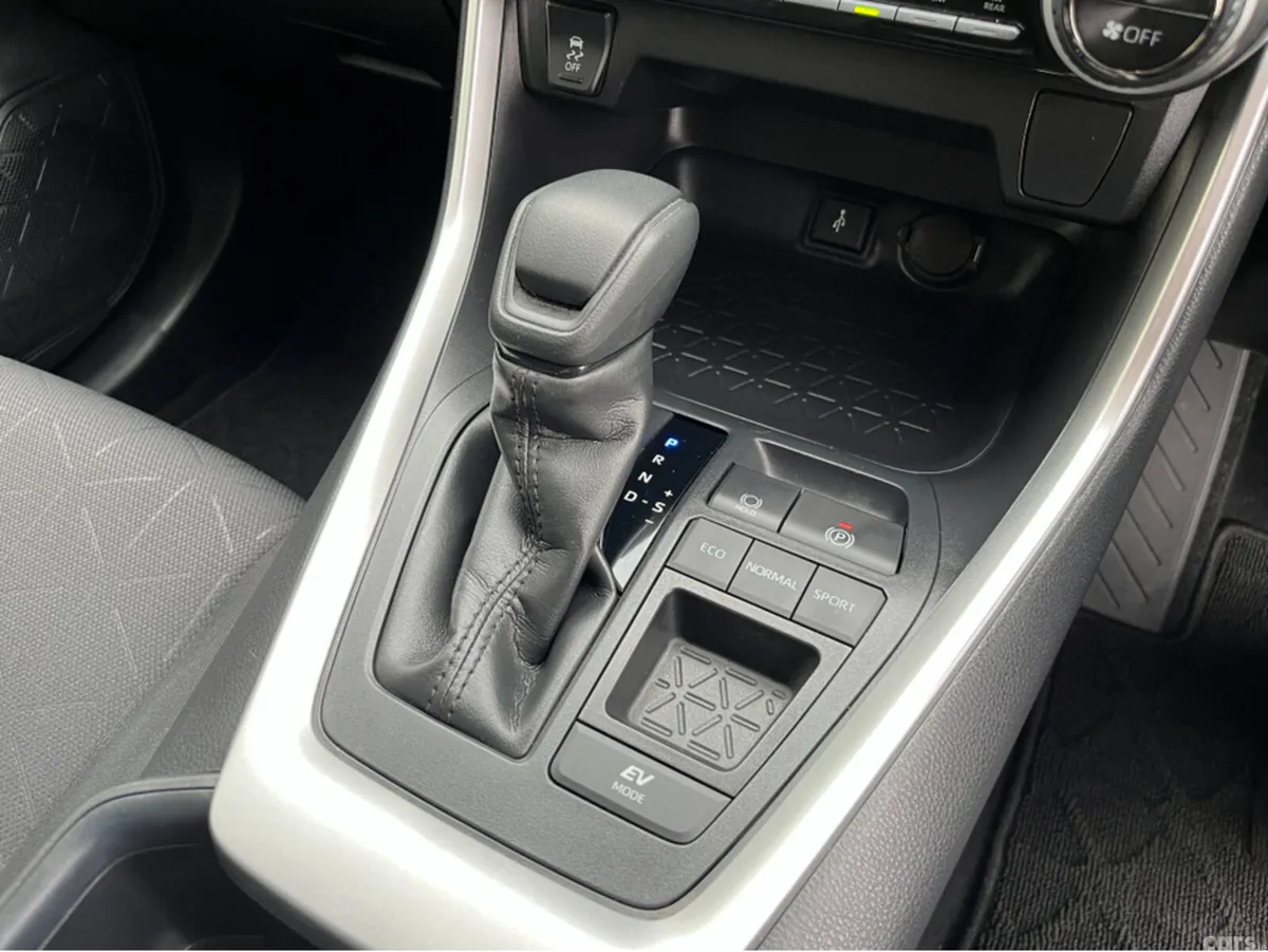 Toyota RAV4 SUV, Petrol Hybrid, 2022, White